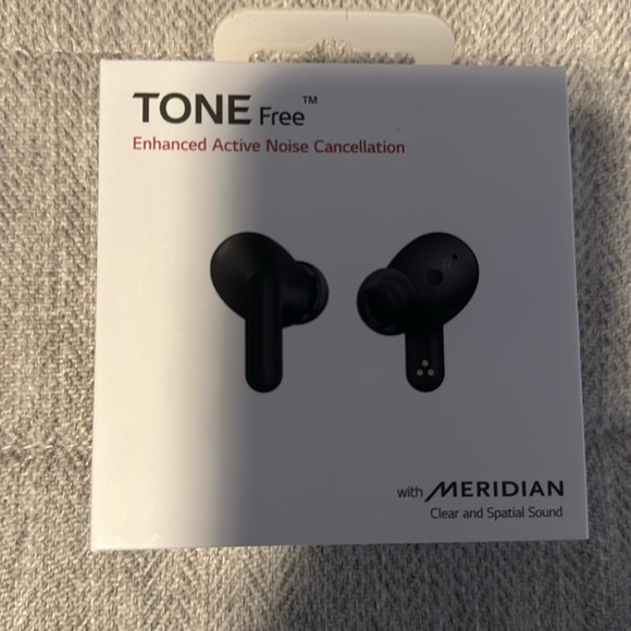 LG TONE-FP5 TONE Free True Wireless Bluetooth Earbuds FP5 - Picture 1 of 2